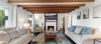 The Grand Escape - Jacuzzi, BBQ, Pet Friendly
