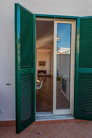 Exterior detail - Casa Toledo: Spazioso Attico in Centro , a 20 Metri Dalla Stazione Metro Toledo (Napoli)