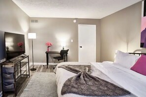 3 bedrooms, desk, iron/ironing board, travel cot
