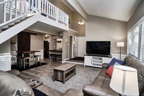 Holiday-Ready 3BR and 2BA sleeps 9 in Fishers 