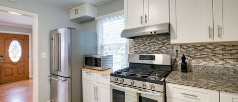 Fridge, microwave, stovetop, dishwasher