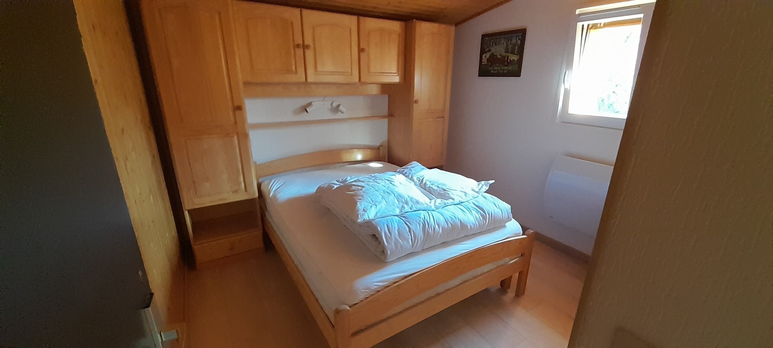 3 bedrooms, desk, iron/ironing board, travel crib