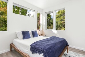 Classic Studio | Iron/ironing board, free WiFi, bed sheets - Caraxes's Blood Wyrm Lair (Seattle)