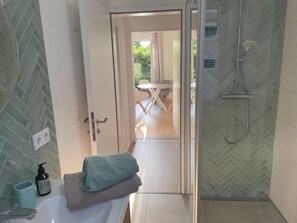 Shower, hair dryer - Ferienanlage Wattenwind Fewo 27/1 (Cuxhaven)