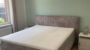 1 habitación, tabla de planchar con plancha, wifi gratis y ropa de cama