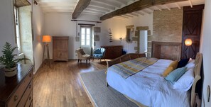 4 bedrooms, iron/ironing board, WiFi, bed sheets - Traditional hilltop Gascon farmhouse with large pool overlooking the Pyrénées  (Saint-Arailles)
