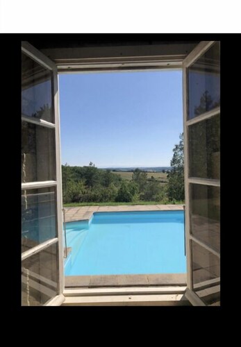 Traditional hilltop Gascon farmhouse with large pool overlooking the Pyrénées 