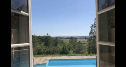 Traditional hilltop Gascon farmhouse with large pool overlooking the Pyrénées