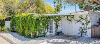 Gillian's Cottage Room | The Chosen Collection