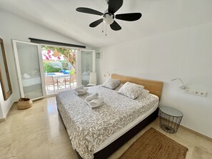 4 bedrooms, iron/ironing board, free WiFi, bed sheets - 58 -Villa, private swimming pool, close to the sea (Estepona)