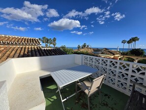 Outdoor dining - 58 -Villa, private swimming pool, close to the sea (Estepona)