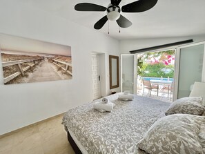 4 bedrooms, iron/ironing board, free WiFi, bed sheets - 58 -Villa, private swimming pool, close to the sea (Estepona)