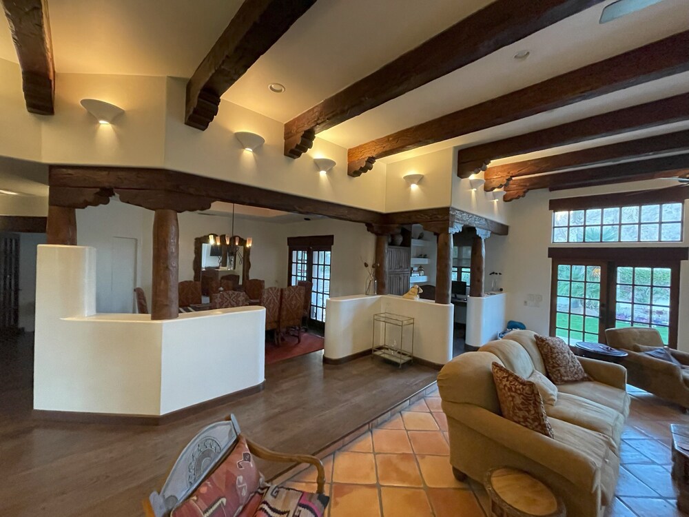 La Quinta Resort Estate Home, Secluded Privacy w/ 250 Feet of Mountain
