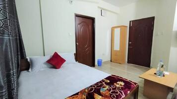 Individually decorated, individually furnished, desk, soundproofing