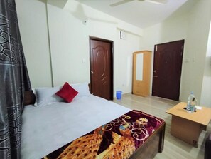 特色装修、特色家居、办公桌、隔音