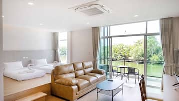 Executive Penthouse | 1 bedroom, minibar, in-room safe, desk
