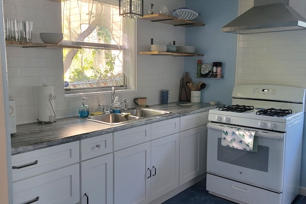 KylskÄp, mikrovÄgsugn, ugn och spishÀll