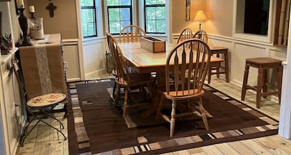 Southern Charm and Convenience: Perfect VRBO Retreat Near Ole Miss and Tupelo.