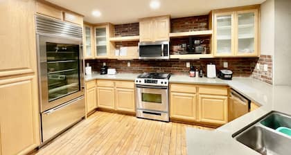 20% OFF Monthly / Fully Furnished /Near School / Garage Parking / Safe Community