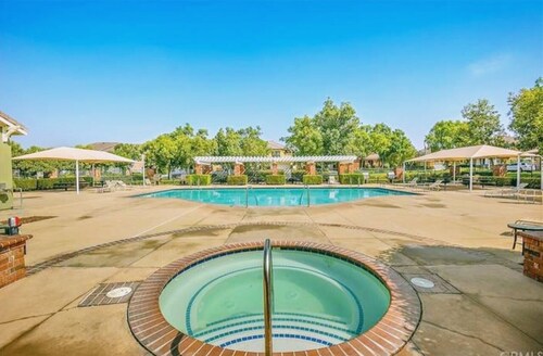 20% OFF / Luxury Stay w/ Pool, Jacuzzi & PS5