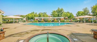 20% OFF / Luxury Stay w/ Pool, Jacuzzi & PS5