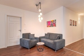 TV - At the gateway to Franconian Switzerland - Apartment with bedroom (Eckental)