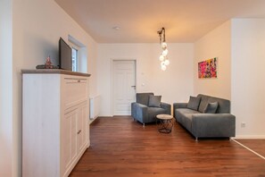 TV - At the gateway to Franconian Switzerland - Apartment with bedroom (Eckental)