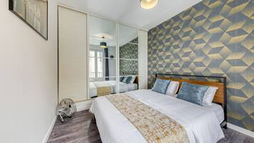 3 bedrooms, desk, iron/ironing board, travel crib