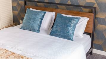 3 bedrooms, desk, iron/ironing board, travel crib