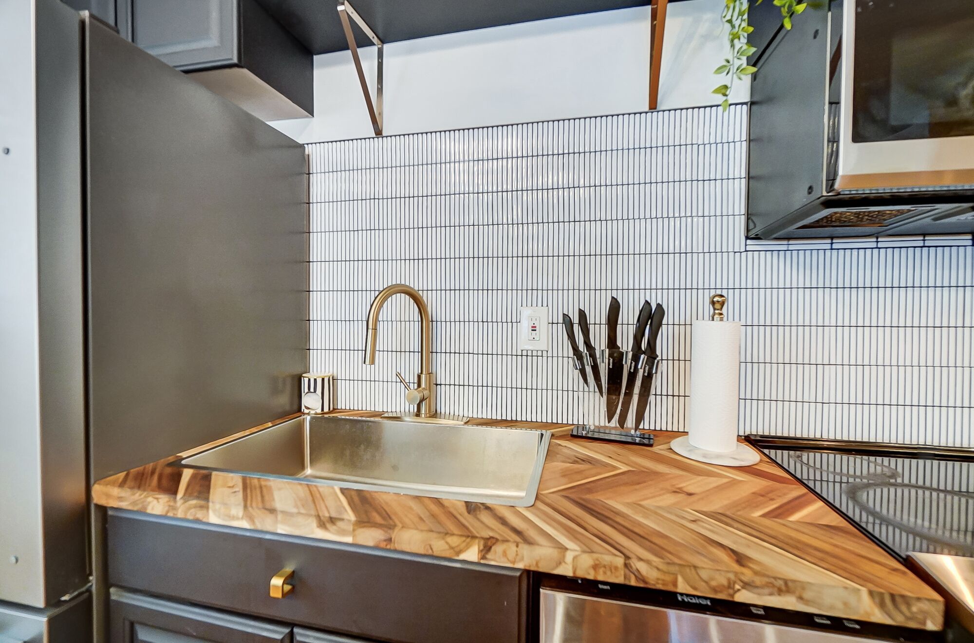 Geladeira, micro-ondas, fogão, cooktop