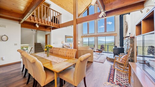 Cozy Truckee Ski Chalet with Awesome Views for 2023-24 Ski Lease