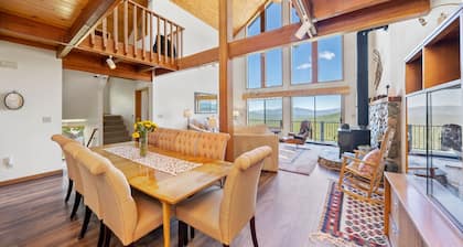 Cozy Truckee Ski Chalet with Awesome Views for 2023-24 Ski Lease