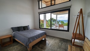 4 bedrooms, desk, travel cot, free WiFi