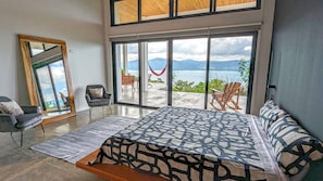 4 bedrooms, desk, travel cot, free WiFi