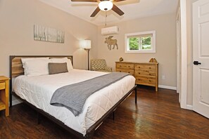 1 slaapkamer, een bureau, wifi, beddengoed