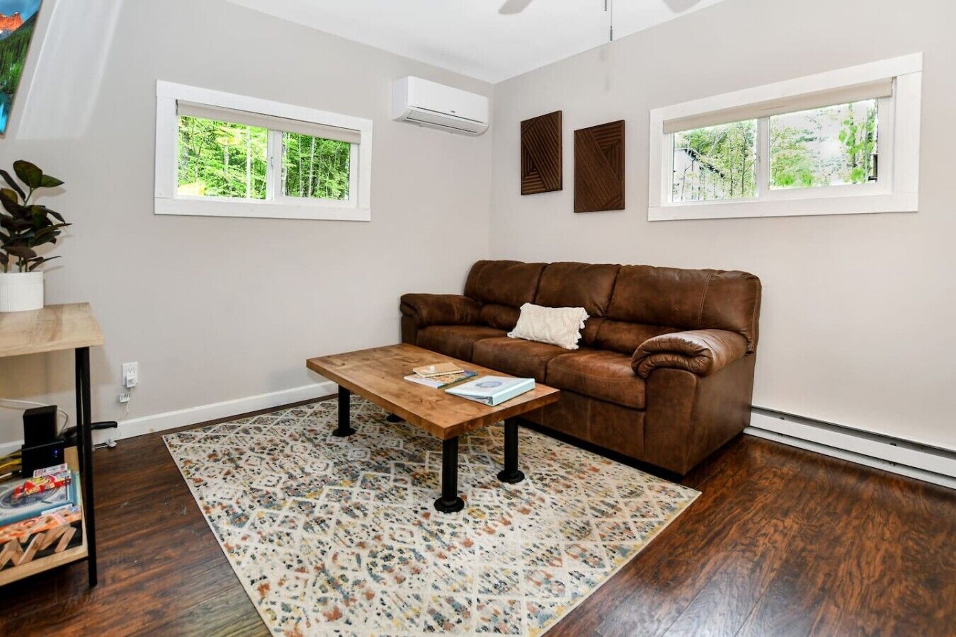 Walk To Beach - Pet Friendly Cabin W/ Workspace - Lake George, NY