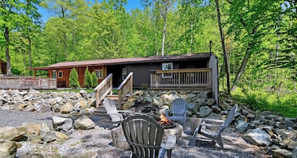 Walk to Beach - Pet friendly Cabin w/ Workspace