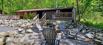 Walk to Beach - Pet friendly Cabin w/ Workspace