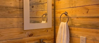 Tiny House Oasis: Nature Escape