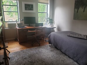 2 habitaciones, tabla de planchar con plancha, wifi y ropa de cama