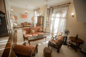 Living area - DON'S VILLA 92 - Very Quiet and Peaceful Place to Stay In Galle (Galle)