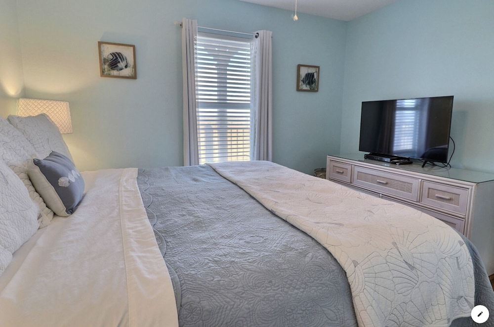 A closer look at Penthouse Condo With Vaulted Ceilings