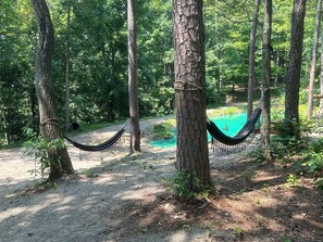 Property grounds - Luxury Amish-Built Log Cabin, Private Beach, Zip Line, ATV & Golf Cart Rentals (Ray)