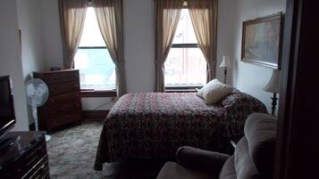 Deluxe Queen Suite | Individually furnished, blackout drapes, free WiFi, bed sheets