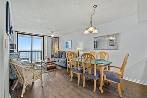 テレビ、DVD プレーヤー