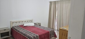 5 bedrooms, iron/ironing board, WiFi, bed sheets