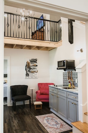 Interior - A fun & happy guesthouse with a loft!  Located 15 min. from Erskine College.  (Honea Path)