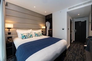 Premium bedding, memory foam beds, in-room safe, desk - voco London Marylebone by IHG (London)