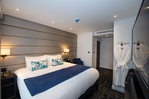 Premium bedding, memory foam beds, in-room safe, desk - voco London Marylebone by IHG (London)