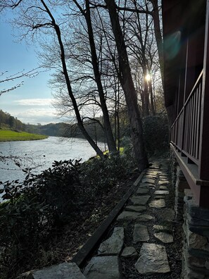 Property grounds - Red River House on the New River.    (Sparta)